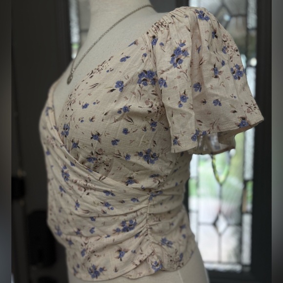 ASTR the Label Linen Blend Floral Ruched Wrap Top - Picture 4 of 10
